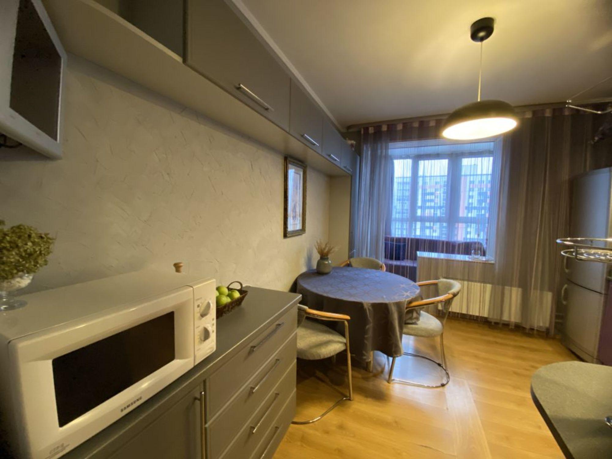 Купить квартиру за 10 500 000 рублей на Родионова ул, 165к1