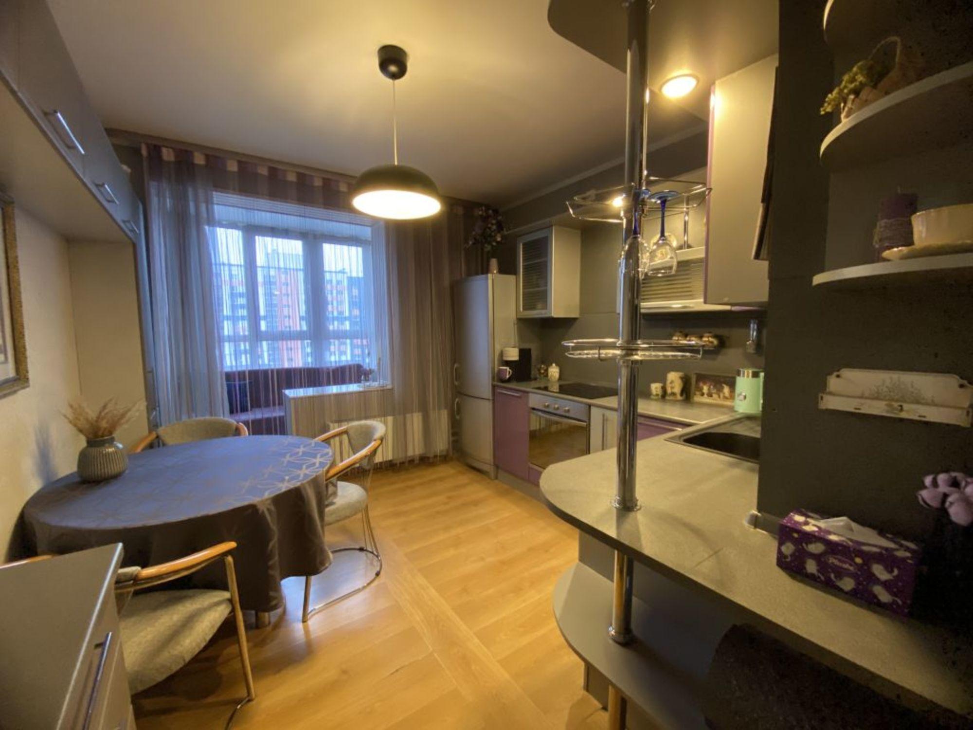 Купить квартиру за 10 500 000 рублей на Родионова ул, 165к1