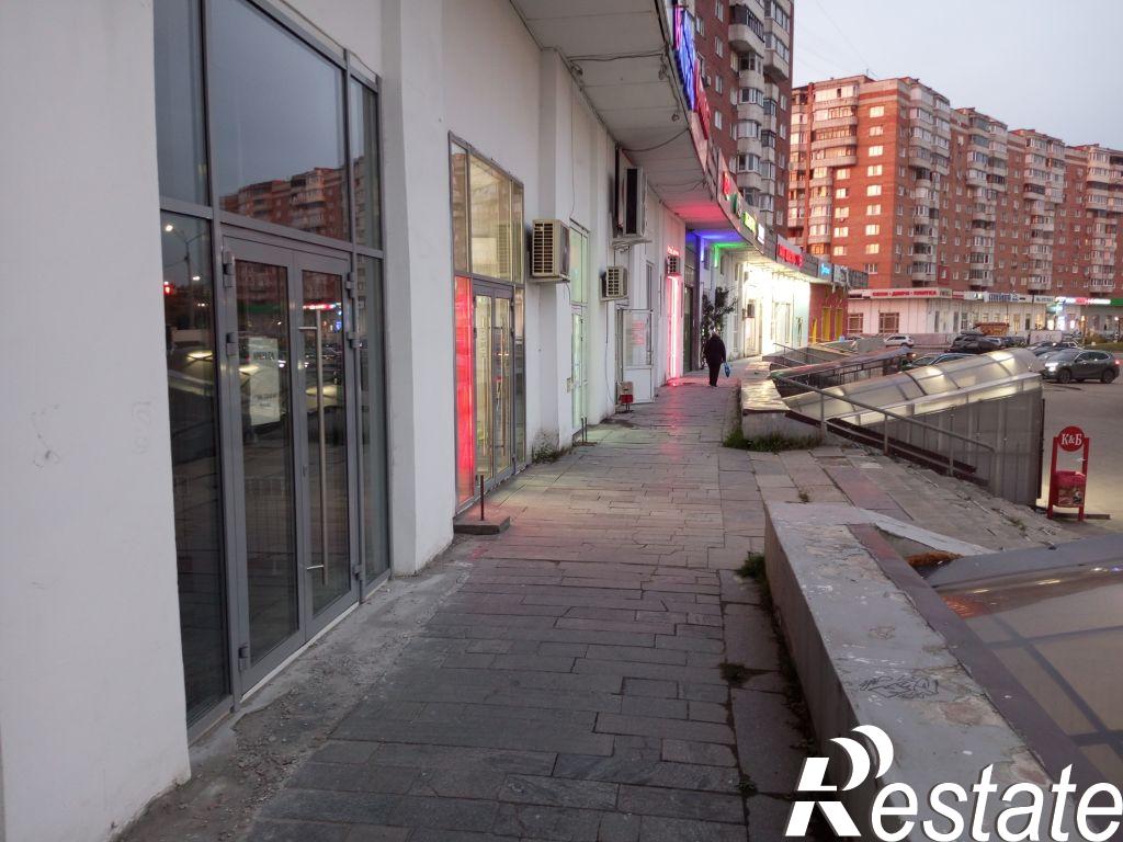 Сдать торговое помещение за 87 100 рублей на Плотникова ул, 4